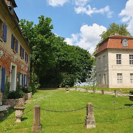 Gesindehaus Am Schloss Kummerower See Kummerow  Екстериор снимка