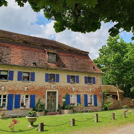 Gesindehaus Am Schloss Kummerower See Kummerow  Екстериор снимка