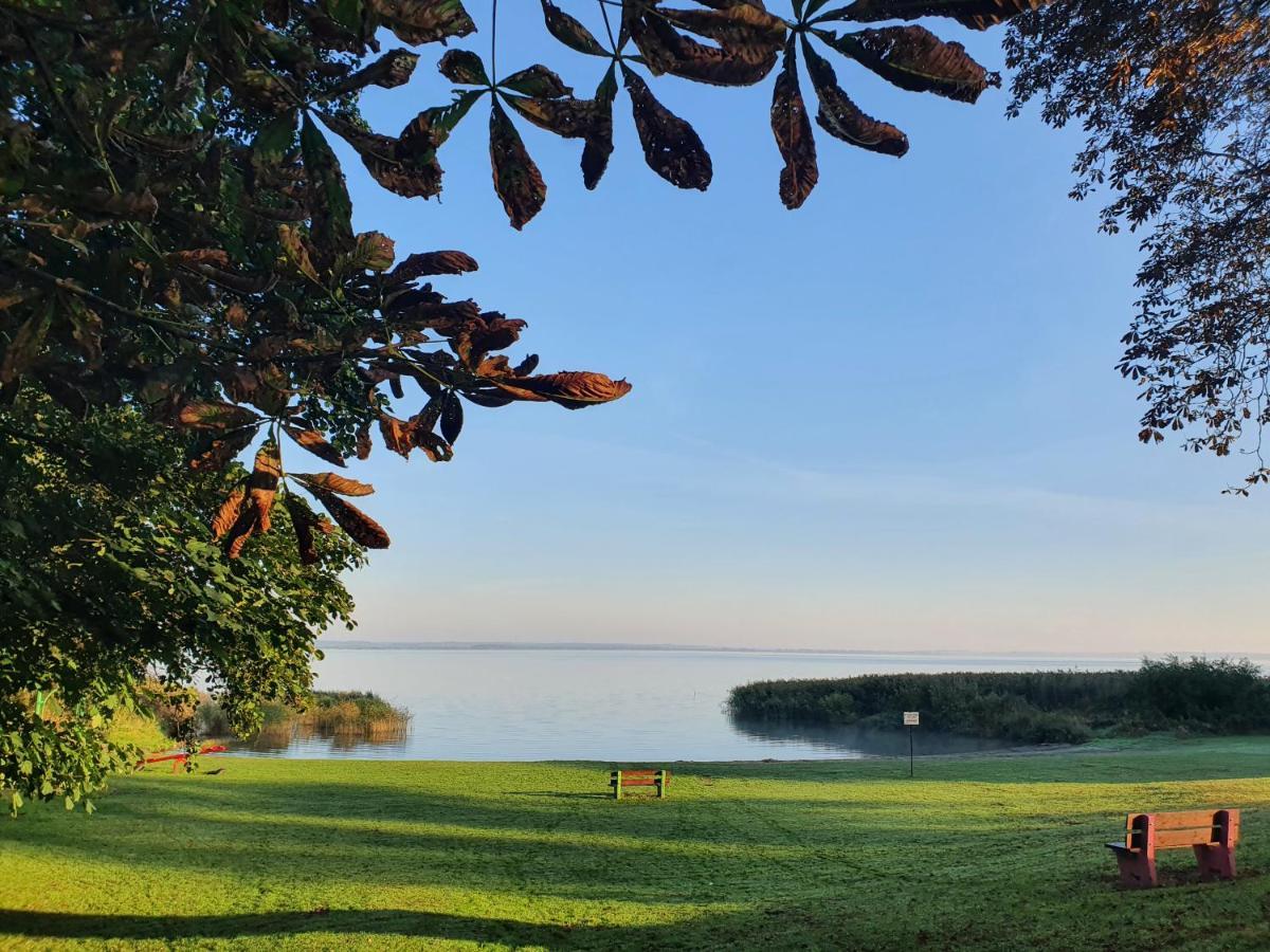 Gesindehaus Am Schloss Kummerower See Kummerow  Екстериор снимка