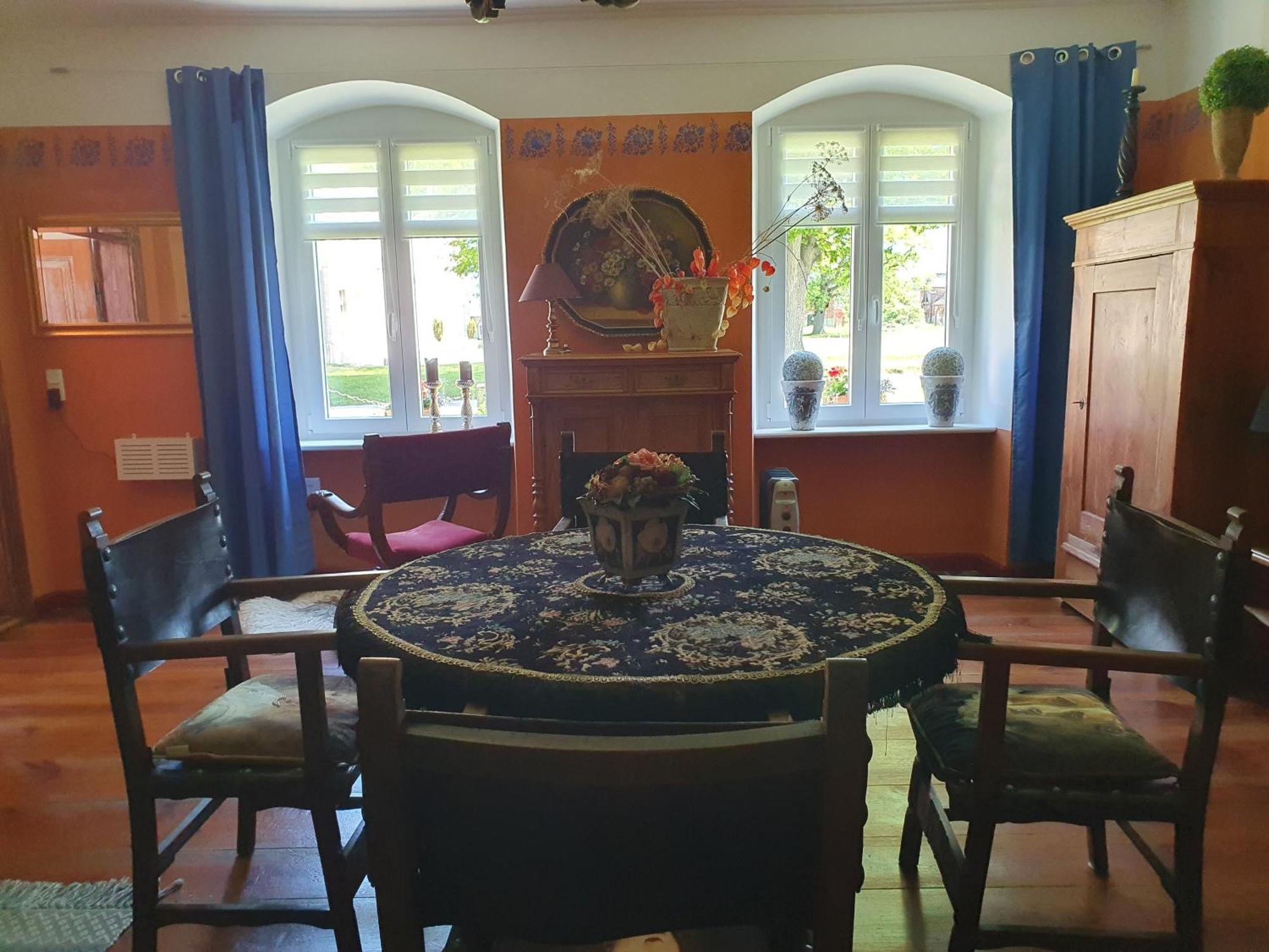 Gesindehaus Am Schloss Kummerower See Kummerow  Екстериор снимка