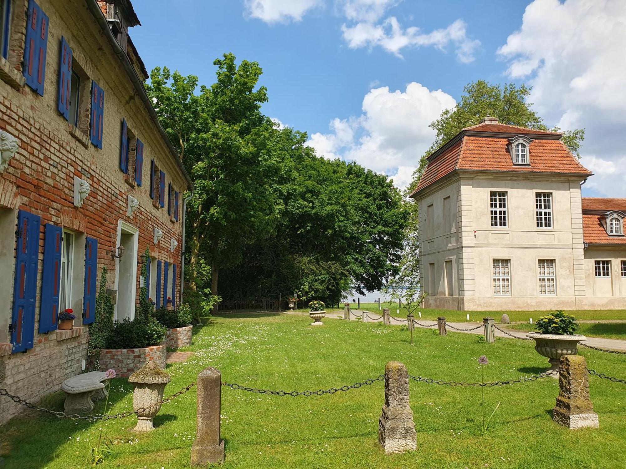 Gesindehaus Am Schloss Kummerower See Kummerow  Екстериор снимка
